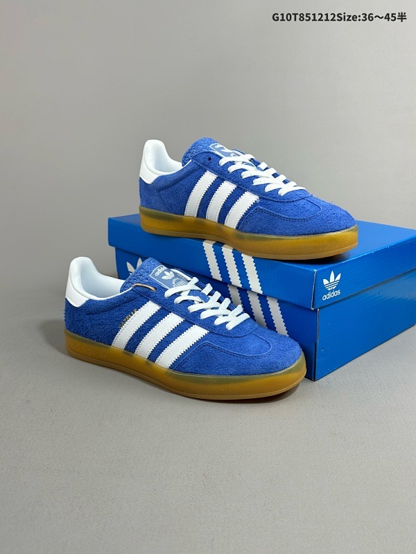 特价85 采用环保绒面革组合软质牛剖革鞋面材质外置RB耐磨橡胶大底展现浓厚的复古味道HQ8717