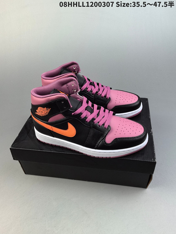 180头层带半码 Air Jordan 1 Mid SE "Sky 08HHLL1200307 Size:35.547.5半男货号FB9911-008 女货号FB9909-008