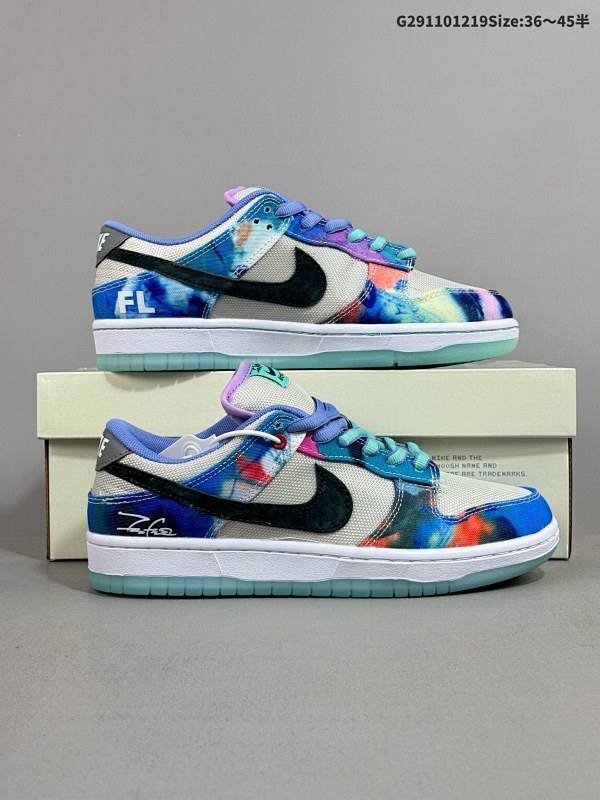 11036-45半 Nike Dunk SB 耐克 SB 低帮 联名白蓝 鞋身采用布艺材质来打造货号HF6061-400