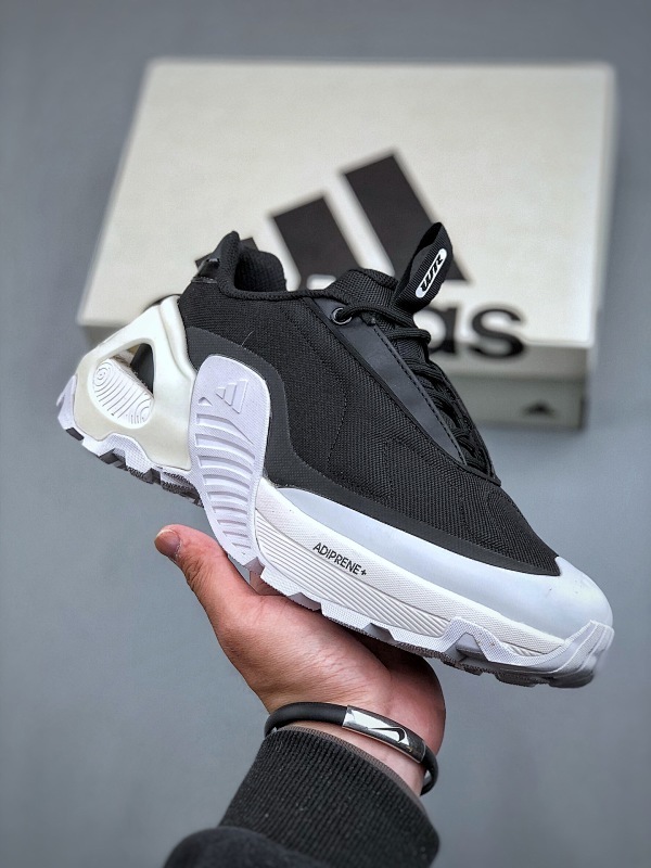 adidas Edge Runner 时尚舒适防滑耐磨 低帮跑步鞋  简约大方的造型设计 给人以随性休闲的格调  穿着舒适轻便  满足日常个性穿搭  尺码 40-45无半码