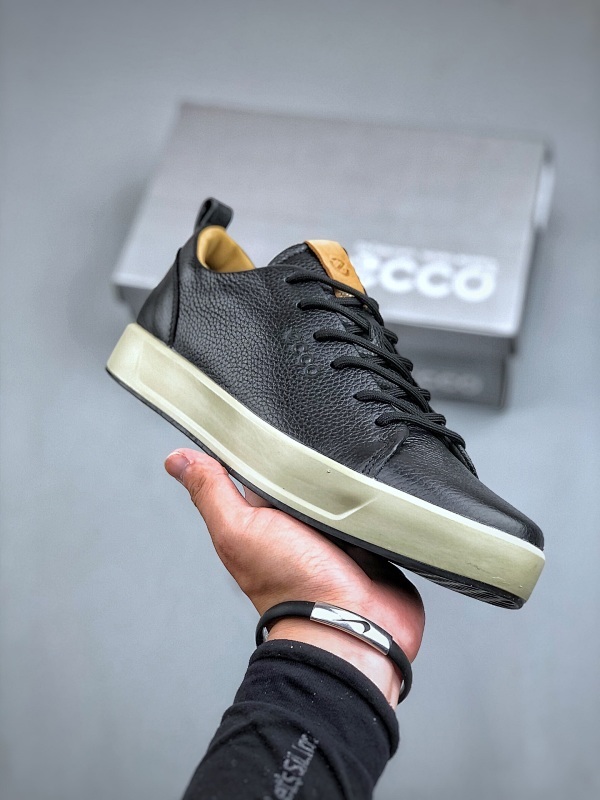 ECCO爱步2024春秋热卖款式  男士休闲鞋百搭防滑平底鞋   简约时尚户外鞋 摒弃传统鞋面设计 舒适牛皮鞋面 手感细腻顺滑 纹理清晰 柔软脚感随心穿脱 质感清晰的鞋带 搭载柔韧橡胶鞋底 脚感柔软舒