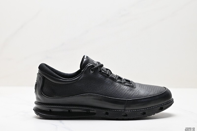 Ecco 爱步 经典和现代工艺品质融合 精选小牛皮面料 百搭休闲老爹鞋 舒适性相当不错 版型楦型非常到位上脚 专柜热销款 独有鞋型设计 特有LOGO车边 特别有型 北欧风格 舒适 休闲保暖 超弹性 耐