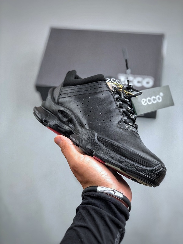Ecco爱步潮流男鞋2024官方同源大厂出品经典款 091504 街头潮搭休闲鞋 男款百搭运动鞋 高尔夫系列新品 工艺牛皮鞋面 挺阔有型纹理清晰 柔韧耐穿 功能性圆绳系带更加贴合脚型 自由调节松