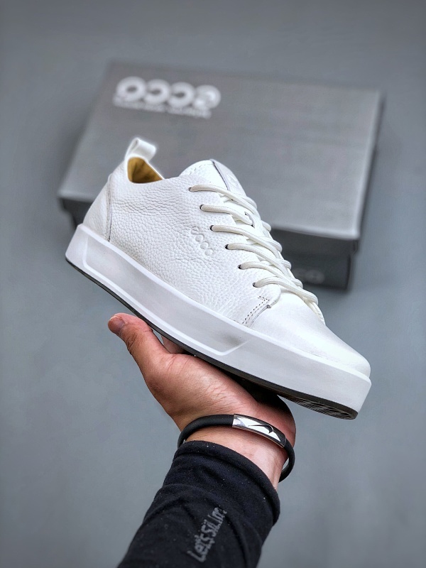 ECCO爱步2024春秋热卖款式  男士休闲鞋百搭防滑平底鞋   简约时尚户外鞋 摒弃传统鞋面设计 舒适牛皮鞋面 手感细腻顺滑 纹理清晰 柔软脚感随心穿脱 质感清晰的鞋带 搭载柔韧橡胶鞋底 脚感柔软舒