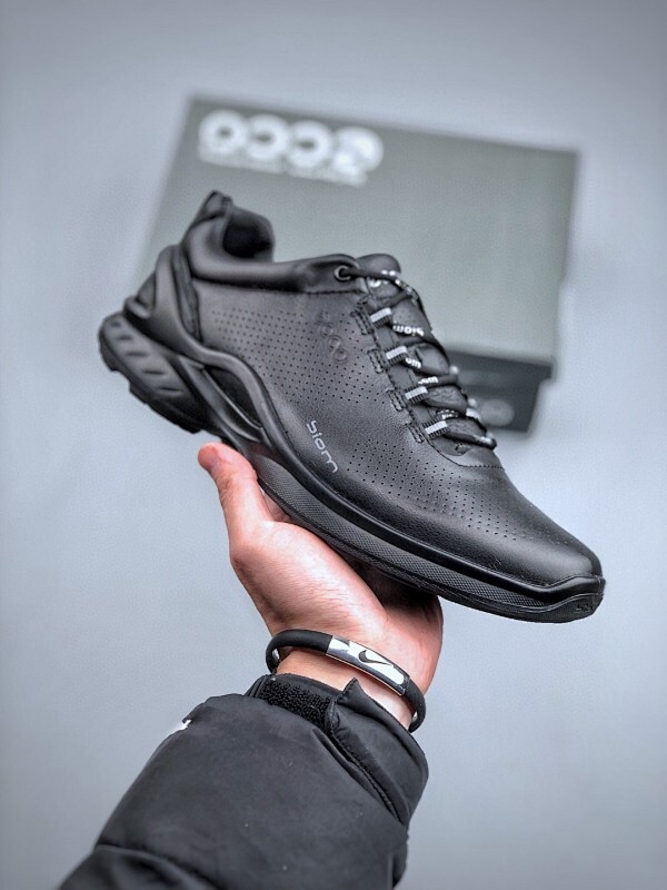 Ecco 爱步 明星同款 经典休闲鞋 官方新款时尚百搭休闲款 鞋面走线精整 清晰质感 原单品质 采用ECCO家族工艺 高端时尚 简约大气 防滑舒耐磨橡胶大底  尺码39-44