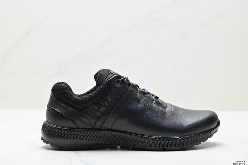 Ecco 爱步 经典和现代工艺品质融合 精选小牛皮面料 百搭休闲老爹鞋 舒适性相当不错 版型楦型非常到位上脚 专柜热销款 独有鞋型设计 特有LOGO车边 特别有型 北欧风格 舒适 休闲保暖 超弹性 耐