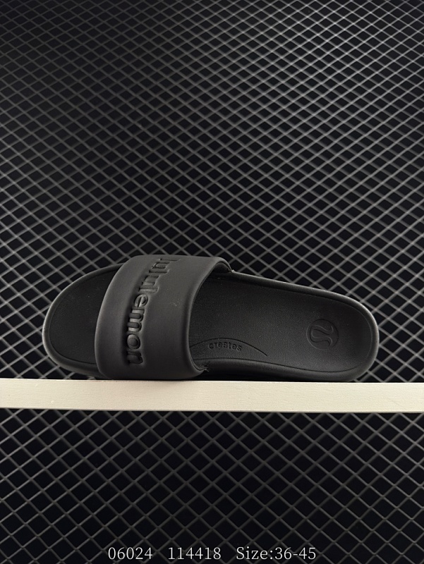 90    /    Lululemon.RestfeelTM 露露乐檬休闲运动拖鞋 一字拖 沙滩️凉拖鞋 让运动后的双脚得到更好的休憩 伴你轻松开启精彩行程。拖鞋尺码标准 可满足大多数人的鞋码需