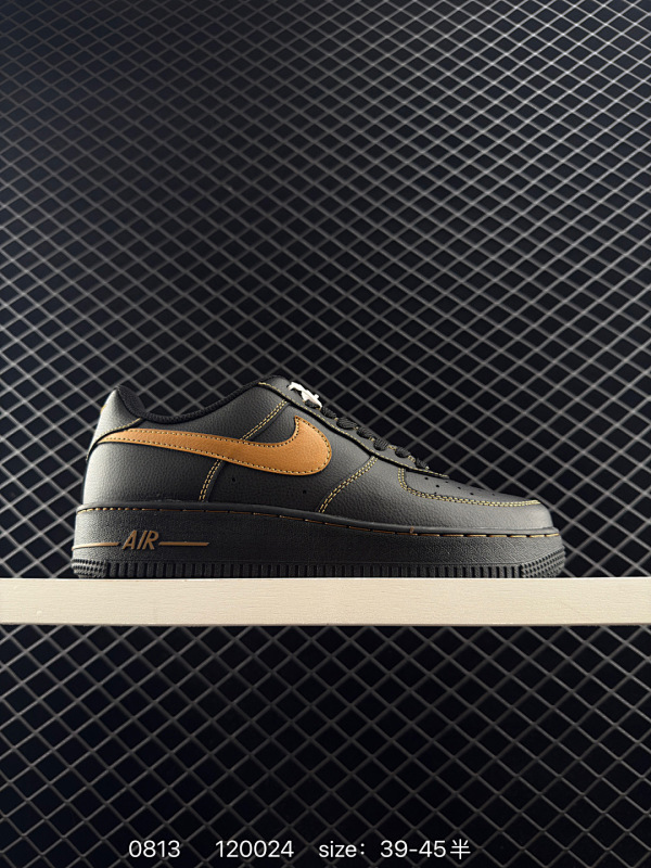 120 真标✅耐克Nike AIR FORCE 1’07空军一号低帮百搭休闲运动板鞋。柔软、弹性十足的缓震性能和出色的中底设计，横跨复古与现代的外型结合，造就出风靡全球三十多年的Force 1。