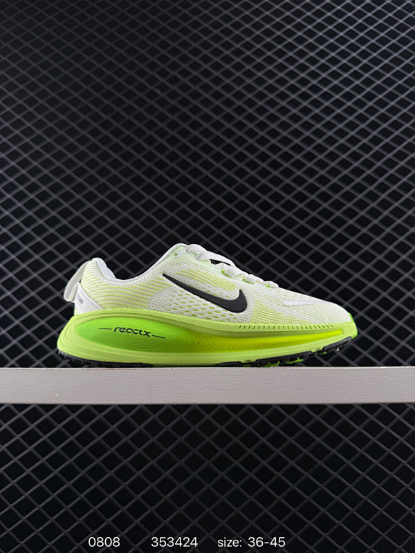 120 Nike VOMERO 18 耐克 舒适减震防滑 低帮跑步鞋 全掌ReactX泡绵中底 前掌和后跟还配备了Air Zoom气垫单元 据说跑起来更快更舒适哦 这次最大的升级点 首次引入了Reac