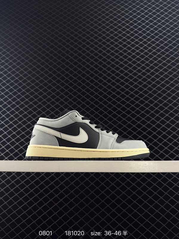 100 Air Jordan 1 Low 低帮 灰白色 AJ1 乔丹1代 aj1 乔1 低邦 白灰色 男女同款 乔丹篮球鞋系列 鞋款整体采用白色皮质面料打造鞋面，搭配草绿色框架覆盖层，营造出十分低调又