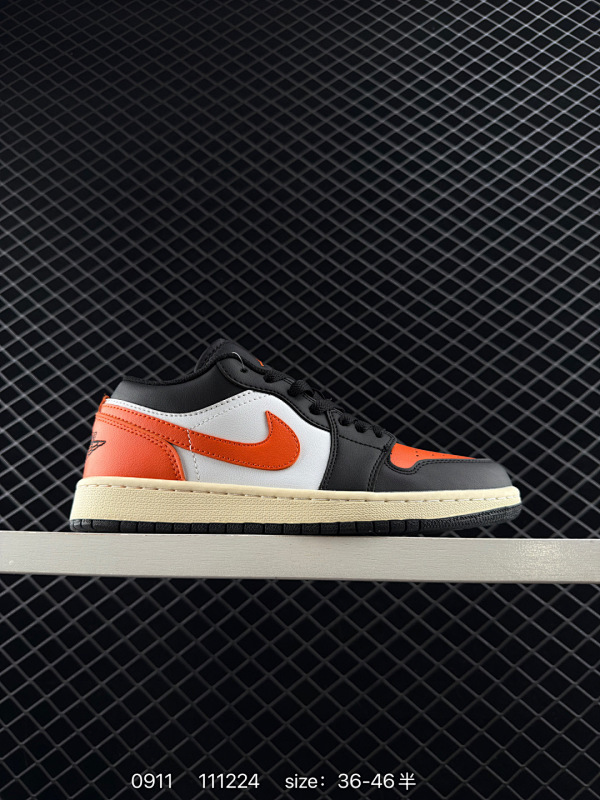 120 耐克 乔丹Air Jordan 1 Low AJ1 乔1  乔丹1代aj1  低帮复古文化休闲运动篮球鞋。该鞋款从 1985 年元年款汲取设计灵感，焕新演绎简约经典外观，让人感到熟悉的同时又颇