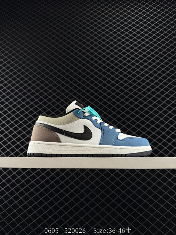 130 Air Jordan 1 Low "Diffused Blue" 低帮 白蓝棕 AJ1 乔丹1代 aj1 乔1 低邦 白蓝拼接 乔丹篮球鞋系列 鞋款整体采用麂皮与皮革材质拼接质感十足，瞬间拉满
