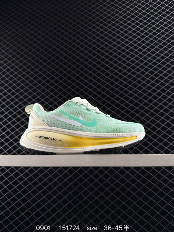 120 公司级✅Nike VOMERO 18 耐克 舒适减震防滑 低帮跑步鞋 全掌ReactX泡绵中底 前掌和后跟还配备了Air Zoom气垫单元 据说跑起来更快更舒适哦 这次最大的升级点 首次引入了