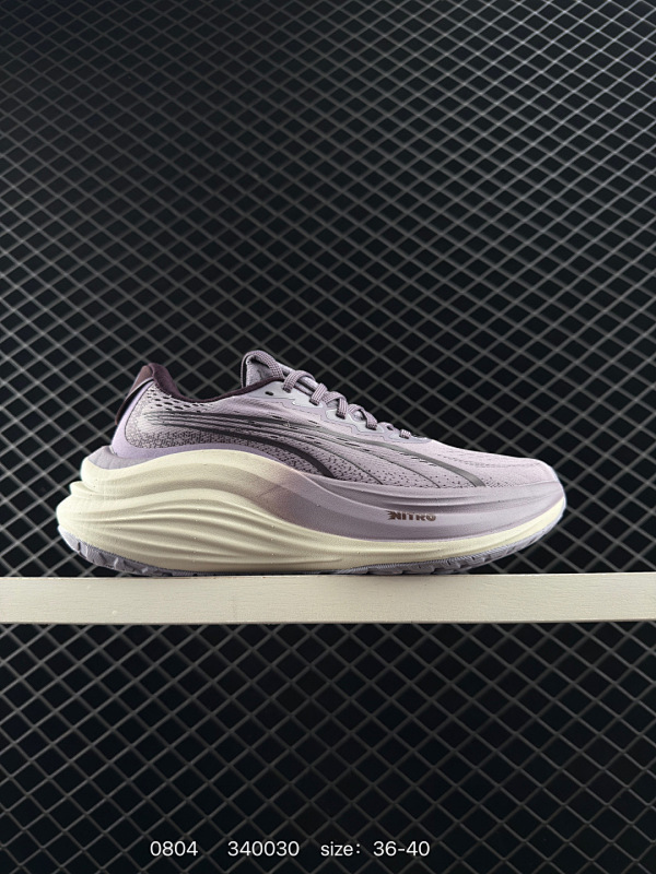 150 彪马Puma Race TO Beat The Elite 低帮专业越野跑步鞋 实拍首发 这款鞋5mm的前后掌落差能让你贴近自然跑的步态 使你的身体对鞋子的缓震和支撑特性依赖变少 从而增加