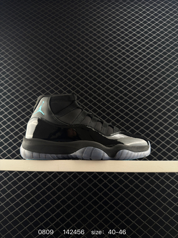 280 公司级✅Air Jordan 11 ”Cherry“ 高帮 AJ11 乔丹11代 aj11 乔11 高邦 白红 乔丹篮球鞋系列 整双鞋以白红色为主调，红色的漆皮搭配白色的尼龙和皮革鞋面，再加上