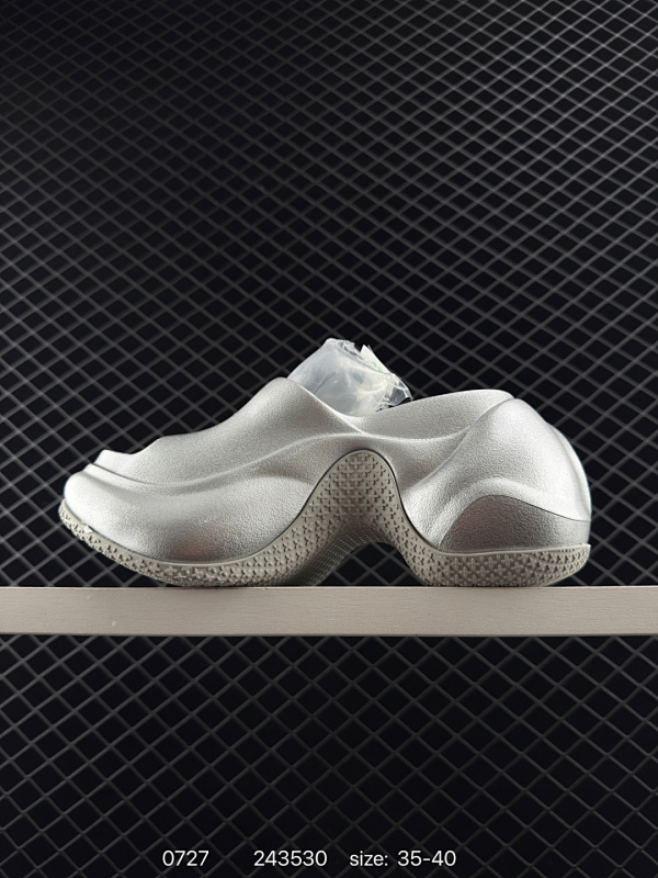 150 【公司级】SMFK 十字花女士拖鞋 厚底增高凉拖鞋 自带内增高！公司级✅SMFK Compass 厚底增高运动休闲拖鞋。秉承外形简单 穿着舒适的初衷 不断为消费者带来舒适的穿着体验。  货