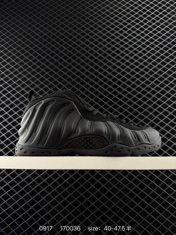 180 【公司级】耐克NIKE AIR FOAMPOSITE ONE 男鞋 时尚运动鞋潮篮球鞋，它是一双内场的后卫战靴，97年1月份首期发行，使用FOAMPOSITE一次成型的喷塑鞋面，前掌单zoom