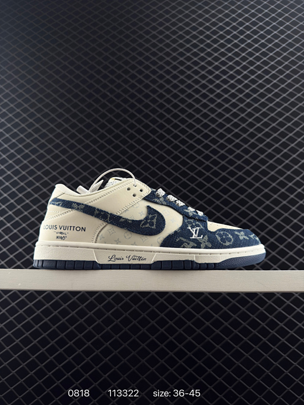 110 Stussy x Nike Dunk SB Low 斯图西 x 耐克 SB 低帮 联名米白灰 鞋身以米白色作为主色调，搭配浅米白麂皮框架覆盖层，使鞋款十分百搭，鞋舌绣标上以Stussy标志呈现
