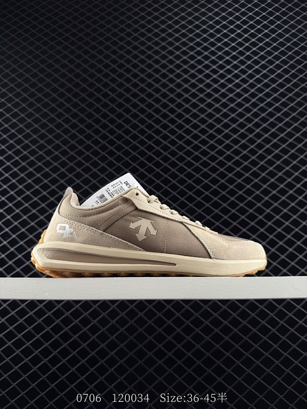 170 DESCENTE迪桑特CHRON系列男女同款TRAINER运动休闲鞋夏季 CHRON TRAINER在经典CHRON鞋型基础上，融入经典训练鞋元素；单色皮革拼接鞋面，打造简洁的外观；加厚的EV