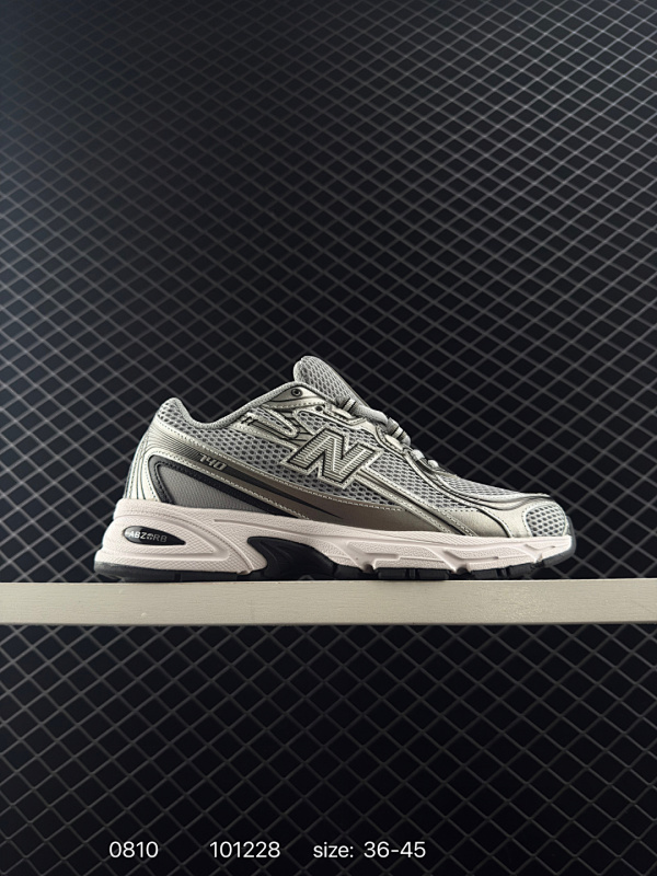 140 New Balance MR740 NB新百伦系列复古老爹风休闲运动慢跑鞋。采用轻质牛剖革拼接透气网眼衬垫织物鞋面材质 T-Beam大底提供足步弓支撑 保持步态稳定，后跟搭载外露缓震胶，鞋身整