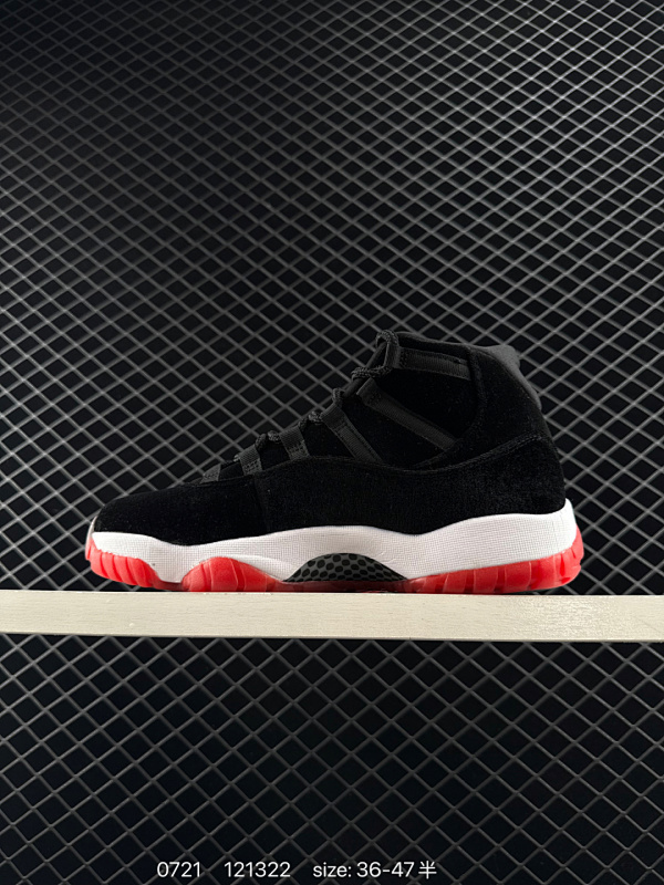 110 Air Jordan 11 Retro WMNS "Bred Velvet" 高帮 天鹅绒黑红 AJ11 乔丹11代 aj11 乔11 高邦 黑红天鹅绒 乔丹篮球鞋系列 该鞋款整体以大面积黑色