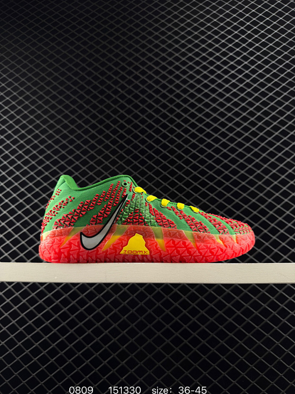 150 NIKE JA3 EP 莫兰特三代低帮篮球鞋 以鲜艳明亮的色调脱颖而出。鞋舌上醒目地展示着 “ JA ” 标志，而后跟上的 “ 12 ：AM ” 则以独特的设计呈现。鞋头和鞋舌采用透气运动网布