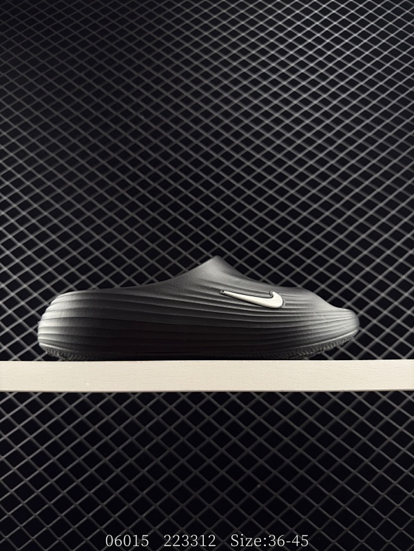 60 Nike ReactX REJUVEN8 Slide耐克 简约舒适 洞洞鞋 由兼具轻便性和耐用性的EVA泡沫打造 拖鞋的外观十分吸引人 融合了舒适与时尚的元素 延续了简约独特的美学风尚 一体式的