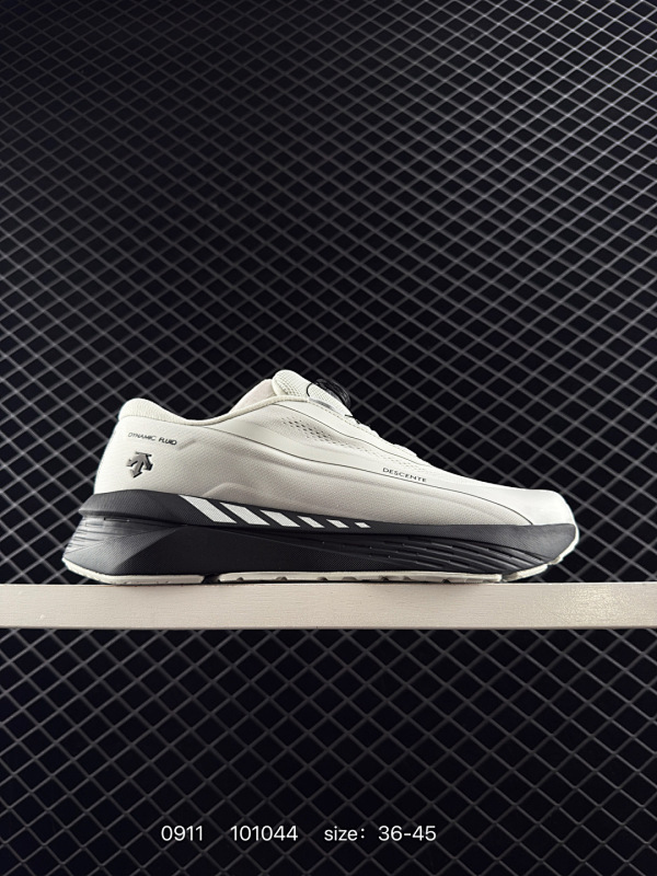 220 DESCENTE迪桑特男款CHRON复古运动休闲鞋 户外徒步鞋 旅游鞋，舒适透气皮革鞋面易清洁、侧面硅胶设计、鞋舌与鞋身柔软、鞋底轻量化设计和防滑纹路等特点，适合日常休闲和户外出游。  货号：