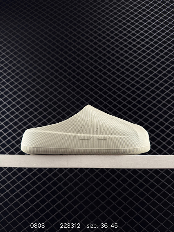 60 AD adiFOM Superstar MULE 贝壳头版一脚蹬半拖鸭掌鞋拖鞋 重金购入原鞋及原档案磨具生产指令开发 鞋头部位凹凸有致 横向大面积波浪纹理 后跟Logo 凹凸明显 轮廓分明 描漆