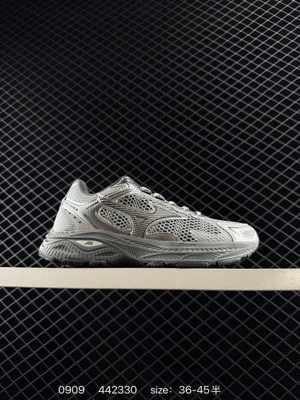 150 Mizuno Racer S 复古做旧运动舒适 网布耐磨透气 低帮跑步鞋 男女同款 银灰色 美津侬是日本美津浓株式会社于1906年创立的运动品牌经过一个多世纪的不断努力现已成为世界著名的运动器