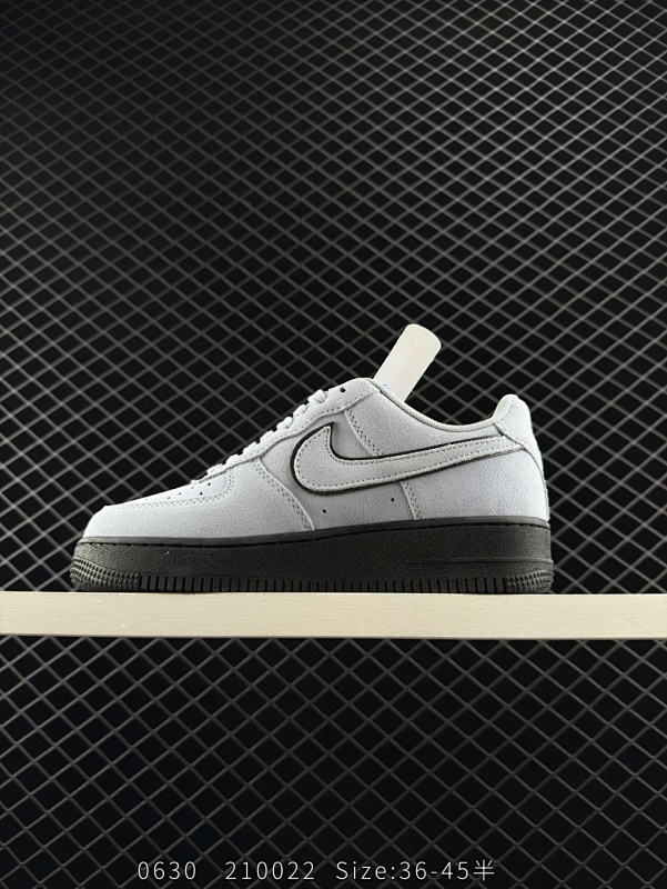 110 真标✅耐克Nike AIR FORCE 1’07空军一号低帮百搭休闲运动板鞋。柔软、弹性十足的缓震性能和出色的中底设计，横跨复古与现代的外型结合，造就出风靡全球三十多年的Force 1。 货号
