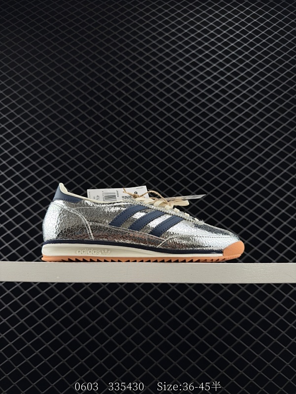 150 Adidas Original SL 72 OG 阿迪达斯 低帮 金属银蓝 德训足球风百搭低邦休闲运动板鞋 鞋款在保留了经典的外观基础上，在金属银材质里增加了填充物，使鞋型更加挺立和饱满，鞋头