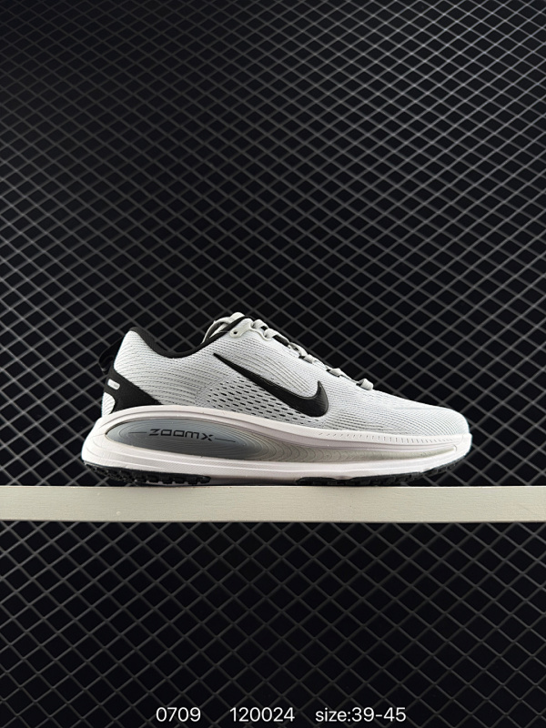 120 Nike Air Zoom Vomero 18 登月18 2025新款缓震休闲跑鞋 原鞋开发 内置全新缓震Zoom气垫货号： 货号：HM6803 104 编码:120024