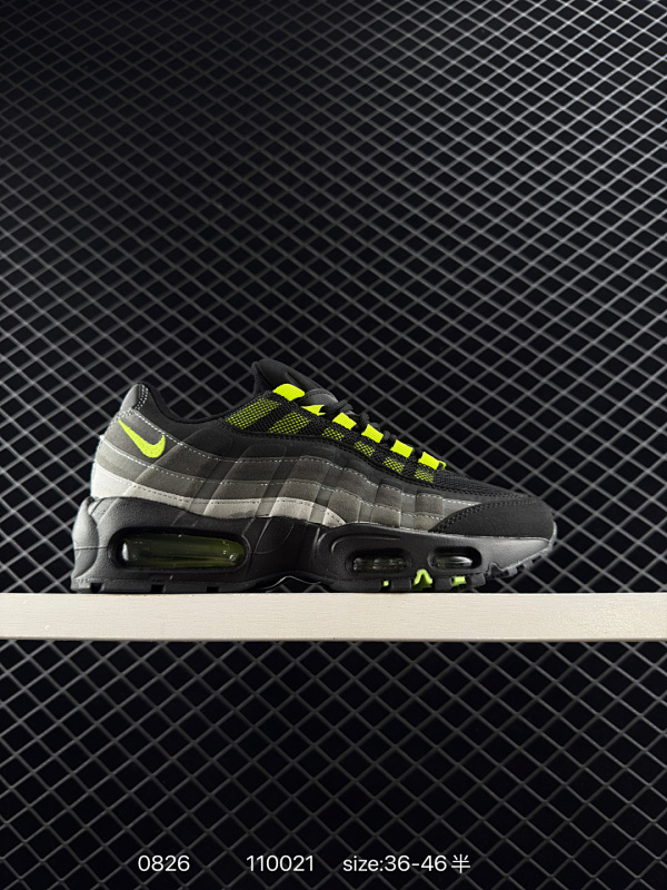 105 Nike Air Max 95 复古减震气垫跑鞋 经典重温 外单专供 鞋款设计灵感源于人体构造 中底设计基于人体的脊柱构造 是整体设计的核心 尼龙孔眼代表了肋骨  而分层式面板和网眼象征着肌肉