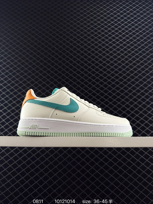 70 耐克NIke Air Force 1 ‘07空军一号低帮百搭休闲运动板鞋。柔软、弹性十足的缓震性能和出色的中底设计，横跨复古与现代的外型结合，造就出风靡全球三十多年的Force 1。 货号：HM