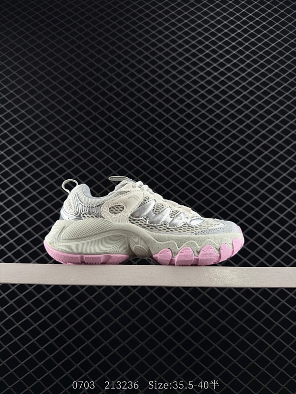 180 FILA斐乐 Interation Light 潮流缓震休闲运动老爹鞋。迎接老爹鞋风格，具有风格的繁复鞋面结构，独特视觉外观犀利而有型，夸张肥大宽底别具一格，引领新风潮 货号：F12W5211