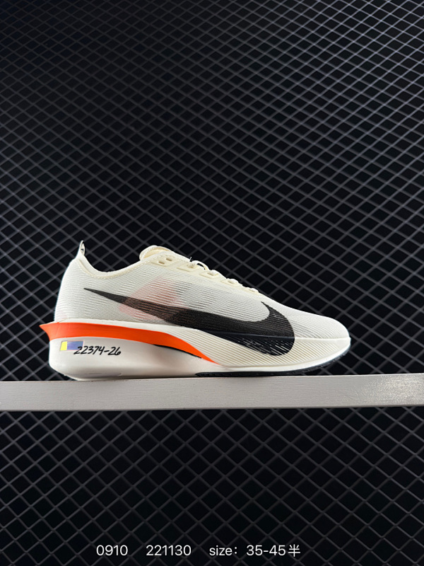 150 公司级✅Nike ZoomX Vaporfly NEXT% 4耐克 轻量化 网面透气运动鞋 这款新一代最强跑鞋在鞋面和鞋底都进行了全方位升级鞋面使用了全新 Vaporweave 科技这种类似蝉
