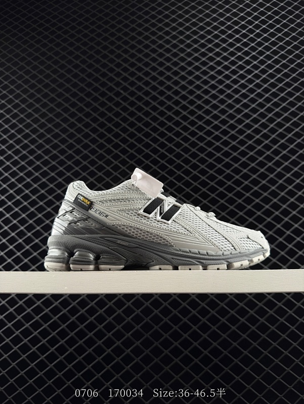 170 公司级✅New Balance M1906系列复古单品宝藏老爹鞋款 公司级版本复古元素叠加 质感超级棒 楦版型材料细节做工精细 作为NB最经典的档案鞋型之一 与2002一样，1906有着NB最