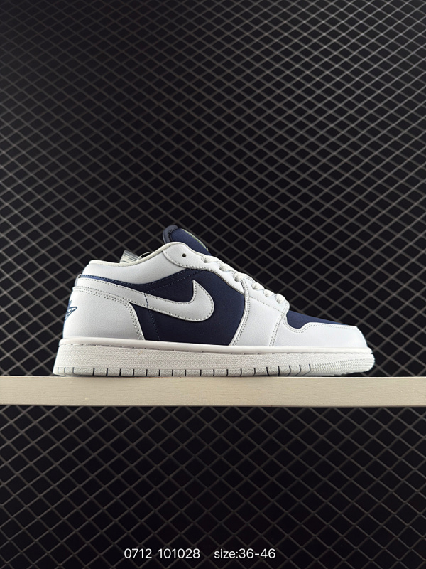 140 Air Jordan 1 Low 低帮 AJ1 乔丹1代 aj1 乔1 低邦 米白 乔丹篮球鞋系列 鞋款整体采用奶油色皮质面料打造鞋面，搭配米白色框架覆盖层点缀，营造出十分低调又美观的配色组合