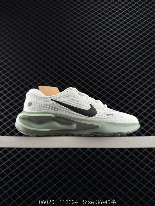 120 ✅Nike Journey Run 跑步鞋  使用了新型的缓震材料 脚感偏韧 后跟有加厚的海绵填充 鞋子前掌和后掌做了加宽设计  增加了跑步时的稳定性 织物加网纱的鞋面极好的透气性 官方货号：