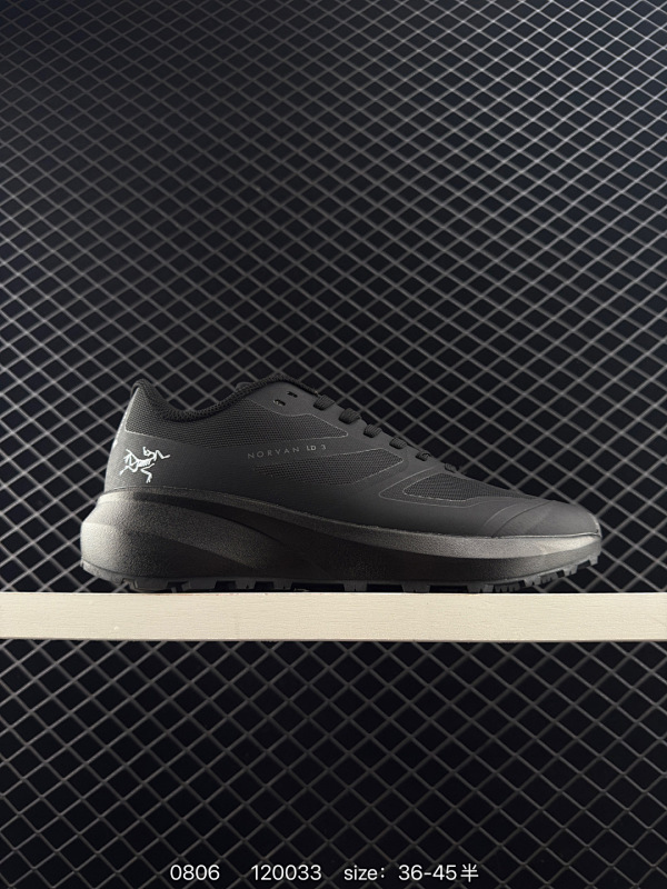 165 Arcteryx始祖鸟 NORVAN LD 3GTX 覆盖防水 低帮户外登山徒步鞋 特有的独立衬垫 穿着更合脚 带有Gore-Tex防水内衬 提供透气性和防风雨性能 同时内靴带有橡胶平底 与外