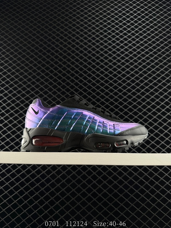 120 公司级✅NIKE AIR MAX 95 OG 耐克 气垫复古慢跑百搭鞋休闲运动鞋 这双鞋采用前脚掌开窗式气垫 这种设计在当时是前所未有的 鞋带孔的设计灵感来自人体肋骨 而鞋底支撑片则模仿了人体