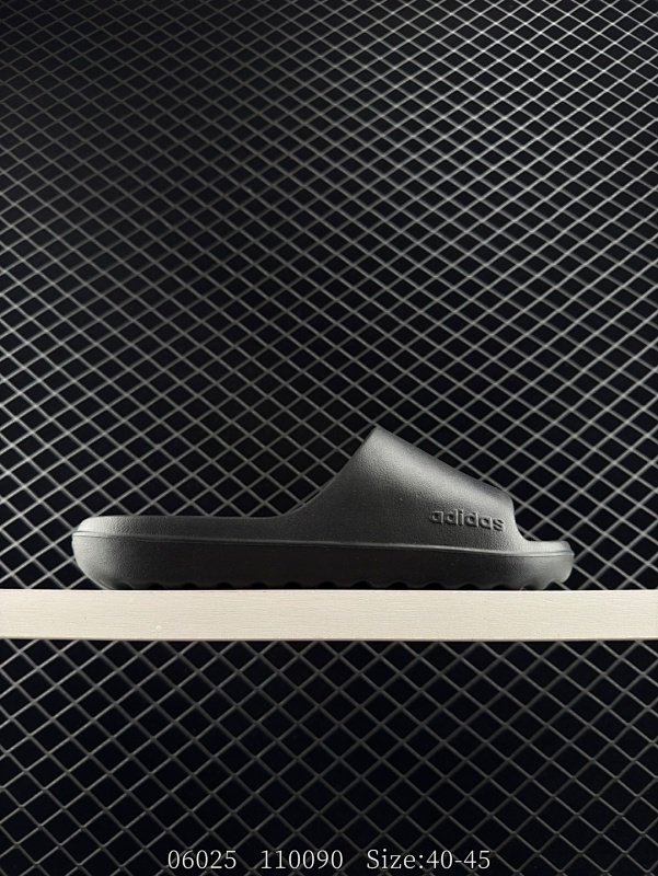 45 阿迪达斯ADILETTE LUMIA户外风格沙滩涉水百搭运动穿搭拖鞋拖鞋 货号：JP9578 尺码：40-45 编码：110090  详情
