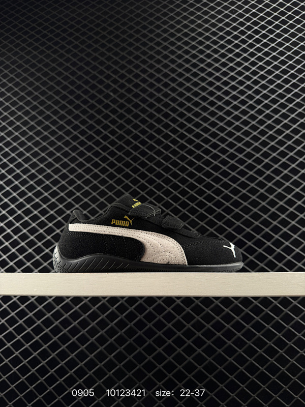 105 童鞋 PUMA Speedcat OG 彪马 低帮 粉白色 女款防滑耐磨低邦训练鞋生活休闲鞋赛车鞋 鞋型是Puma联合赛车运动品牌Sparcoh专为专业赛车手而打造，流线型的粉色翻毛皮鞋面低调