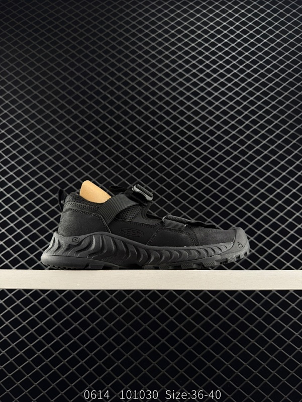 150 科恩KEEN Zerraport 2  户外舒适百搭轻便休闲夏季凉鞋 包裹脚趾的设计，每一步都安心行走。 标志性的 KEEN 贴合度 前脚掌空间宽敞 采用开发MD超轻耐磨发泡配比泡棉式原色一体