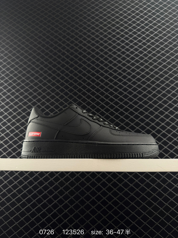 130 Nike Air Force 1 空军一号 官方同步 原装级别 原楦头原纸板 打造纯正空军版型#专注外贸渠道  头层面料全掌气垫存原开发#原盒配件 原厂中底钢印、拉帮完美   货号：CU922