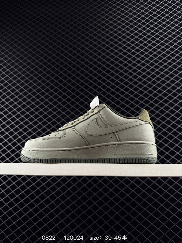 120 真标✅耐克Nike Air Force 1“07空军一号低帮百搭休闲运动板鞋。柔软、弹性十足的缓震性能和出色的中底设计，横跨复古与现代的外型结合，造就出风靡全球三十多年的Force 1。 货号