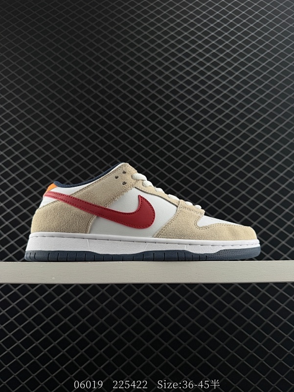 110 耐克Nike SB Zoom Dunk Low 板鞋 系列经典百搭休闲运动板鞋加厚鞋舌，使舒适性大大提升，同时也更方便穿脱中底部分则加入了脚感柔软舒适ZoomAir气垫，有效吸收滑板等极限运动