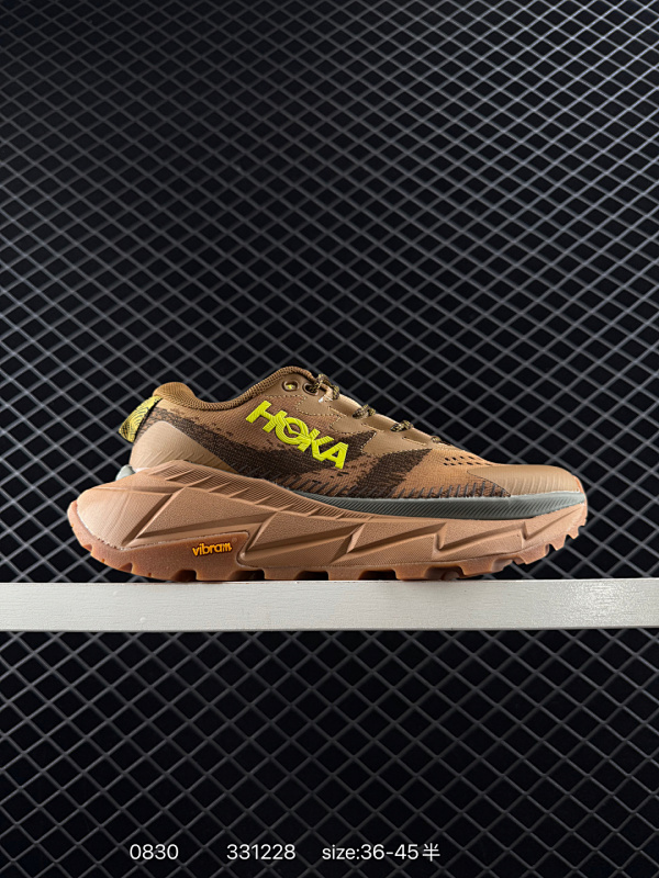 140 HOKA/霍卡 原楦开发纸版楦型，采用柔软网织呼吸材料鞋面材质，搭载轻量化全掌双密度超临界EVA材料发泡中底,脚感更软弹，外置防滑耐磨橡胶底片❗️升级全掌超临界中底界，美国新兴跑鞋品牌Hoka