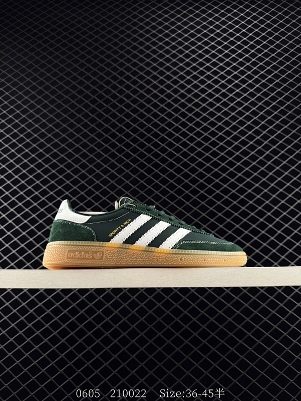 110 公司级✅Adidas Handball Spezial 阿迪达斯经典款 复古休闲板鞋 全鞋采用反毛皮制作 牛筋耐磨大底  承载青春情怀的板鞋 经典三条杠装饰鞋侧  品牌辨识度清晰